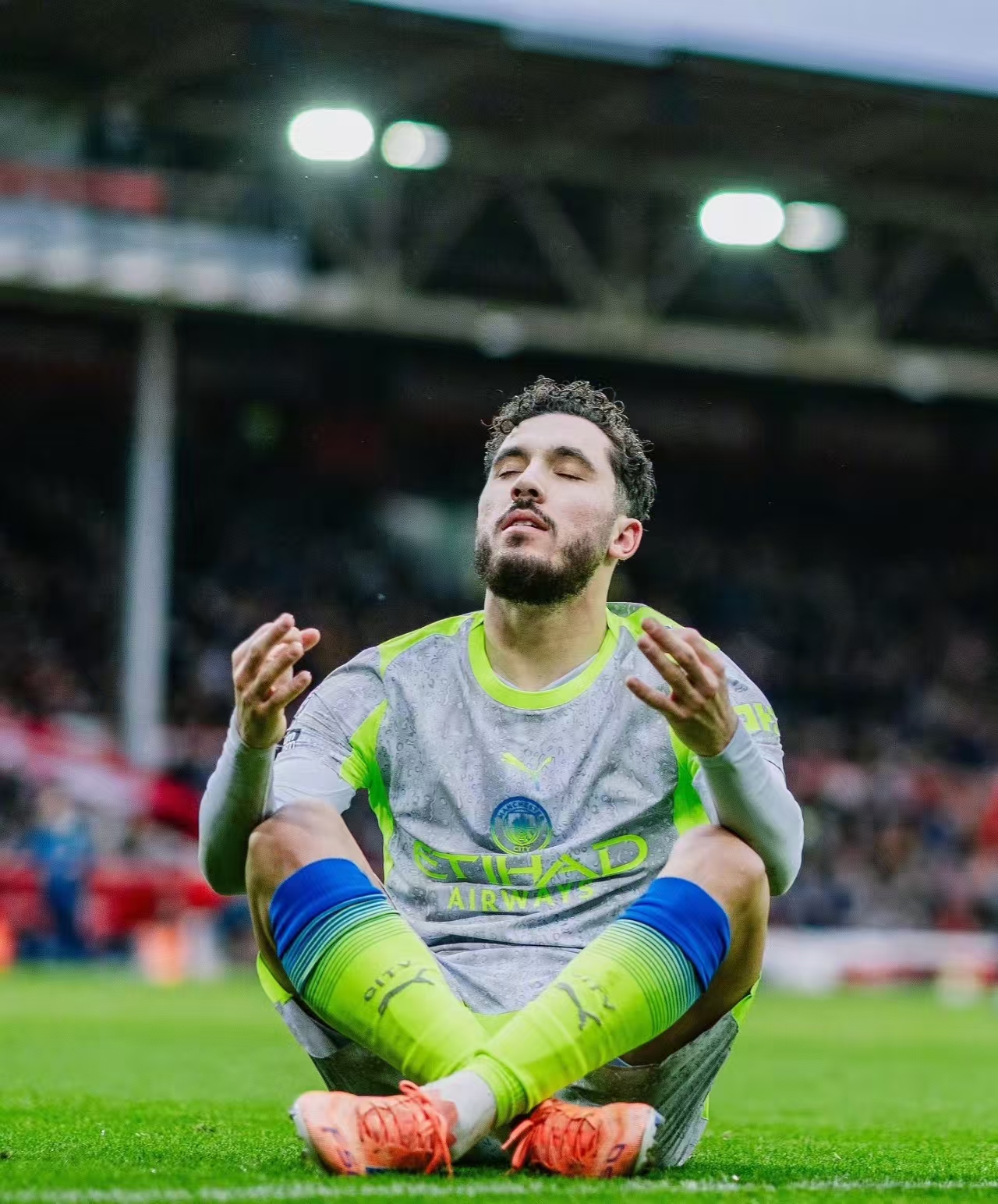 Scherki's beslissende doelpunt houdt Manchester City in de buurt van de koploper